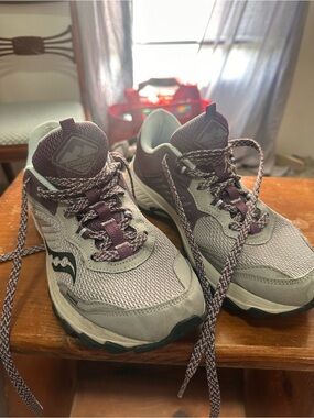 Women’s saucony hiking shoes